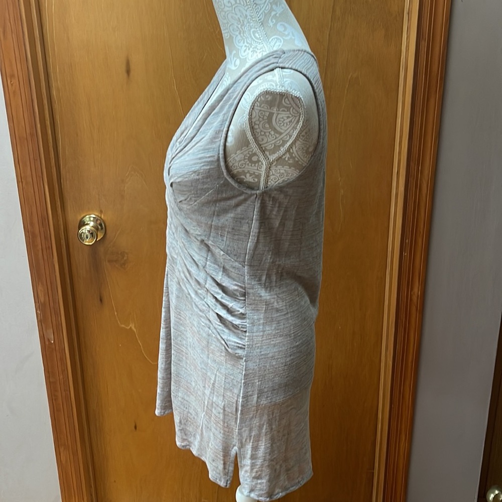 NWOT Astars pleat detail tank tunic. Size Large. - Picture 3 of 5